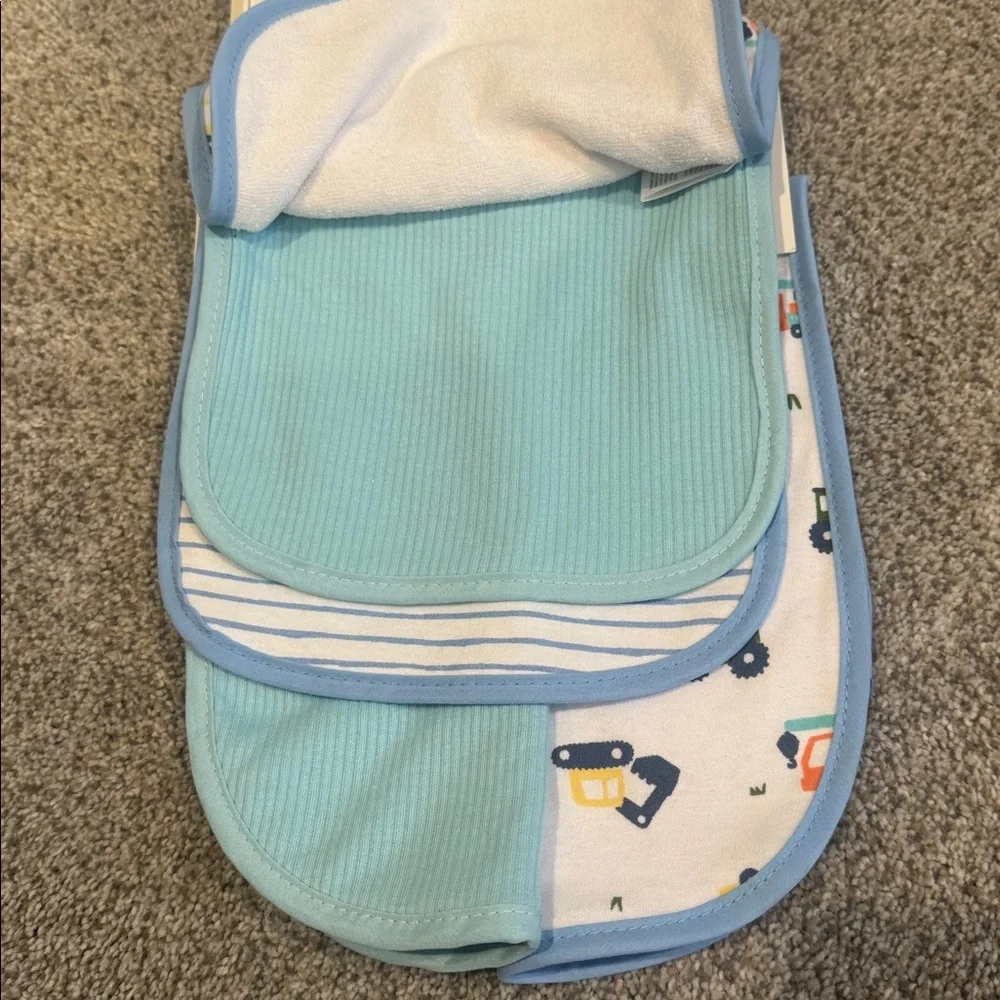 NWT Modern Baby 5 Piece Set Bibs and Burp Cloths